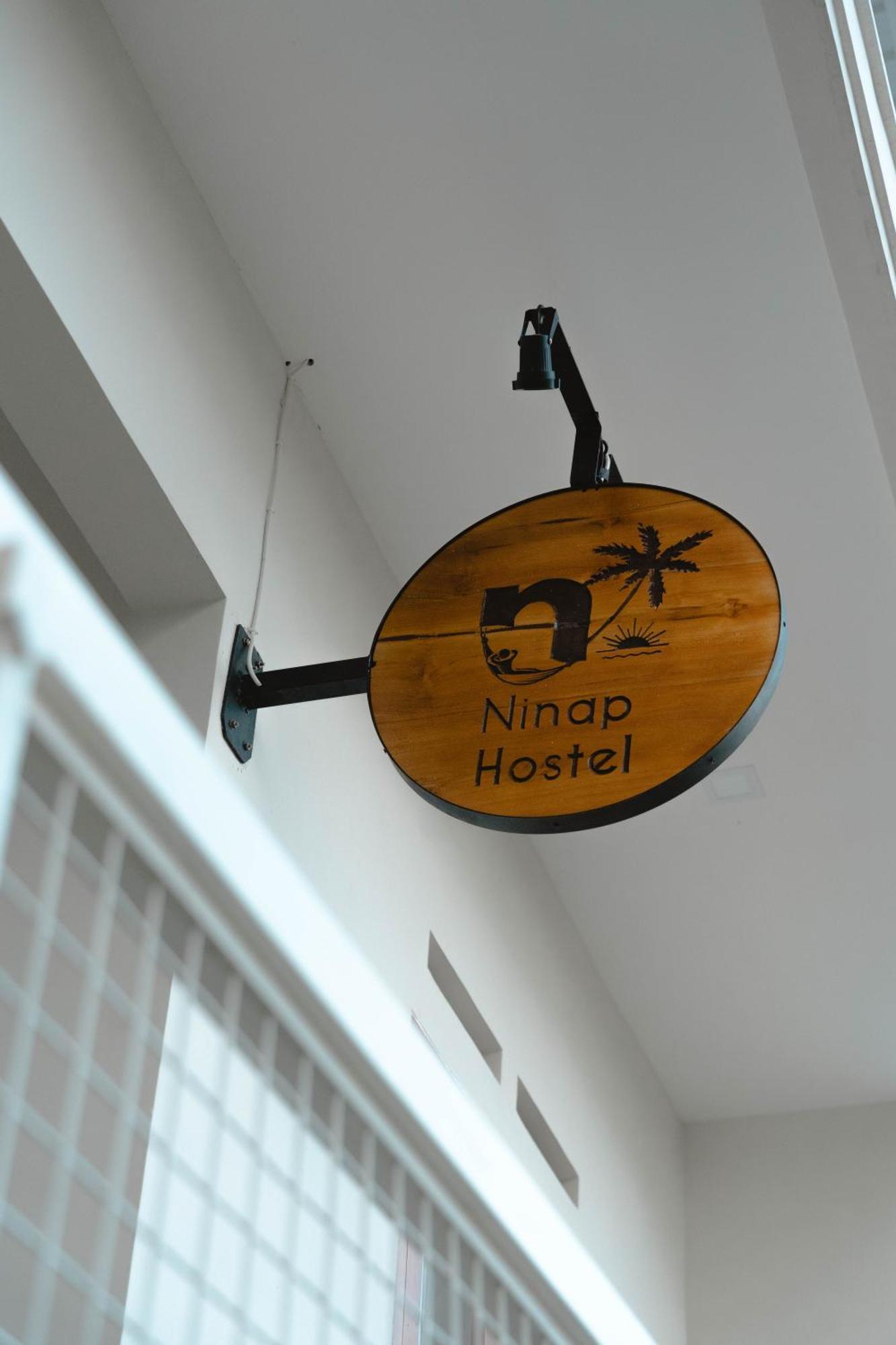Ninap Hostel Banyuwangi  Extérieur photo