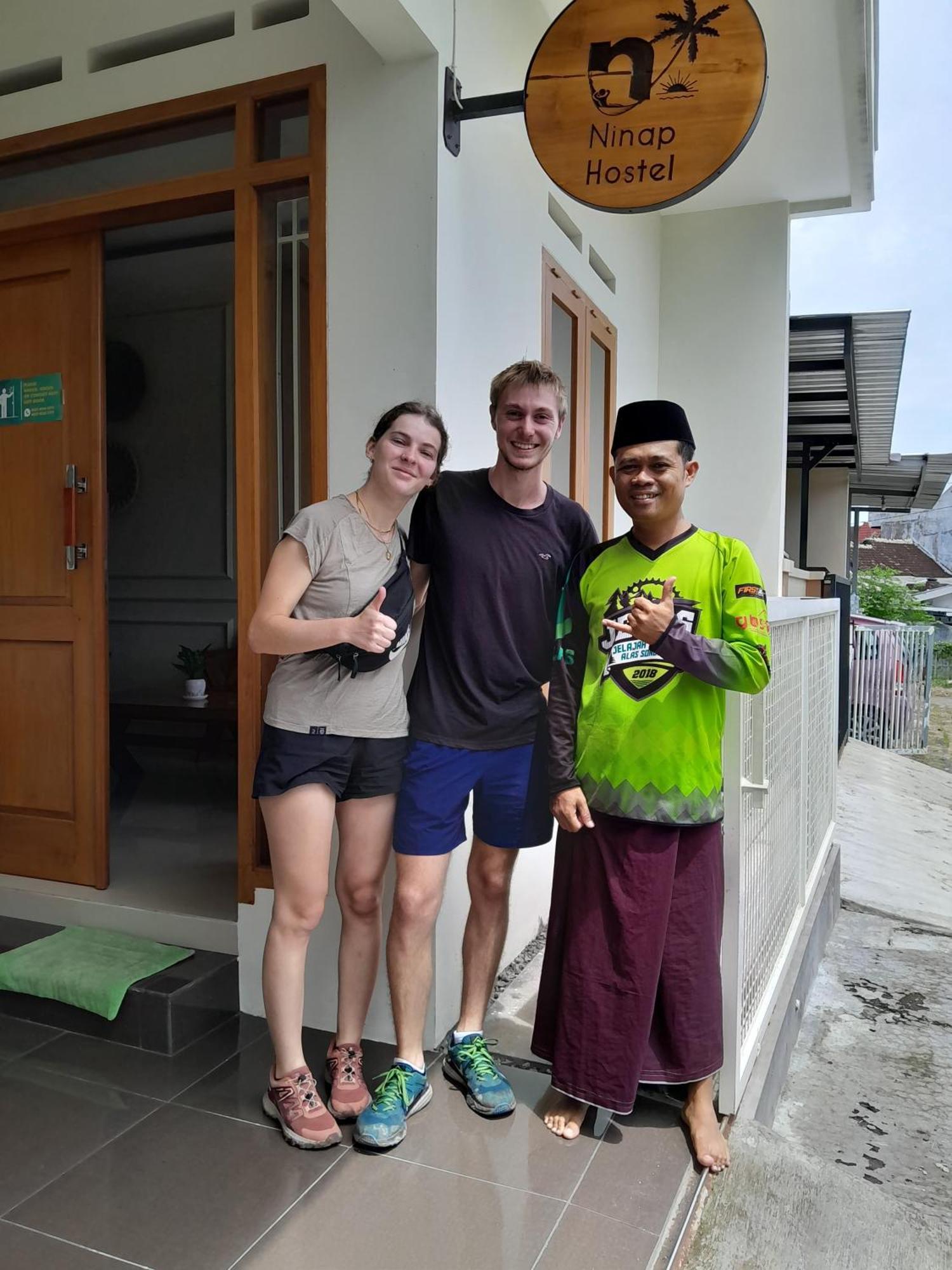 Ninap Hostel Banyuwangi  Extérieur photo