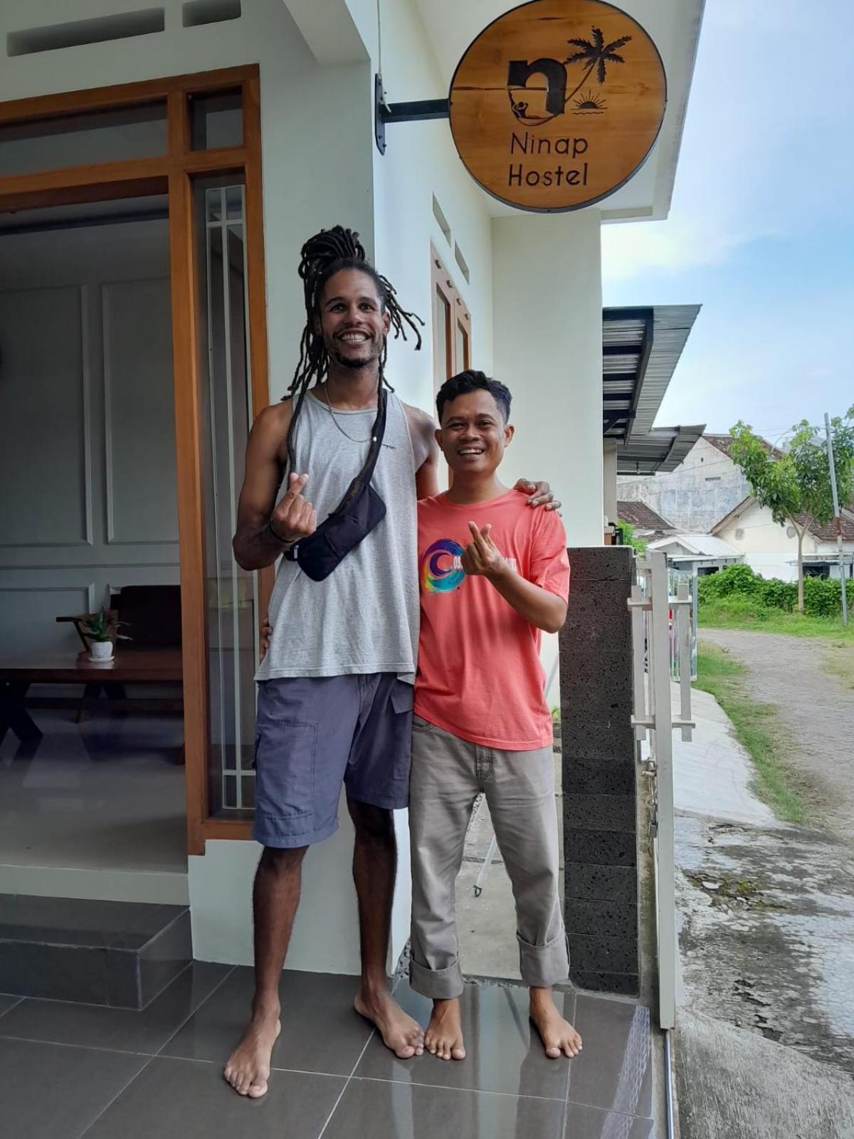 Ninap Hostel Banyuwangi  Extérieur photo